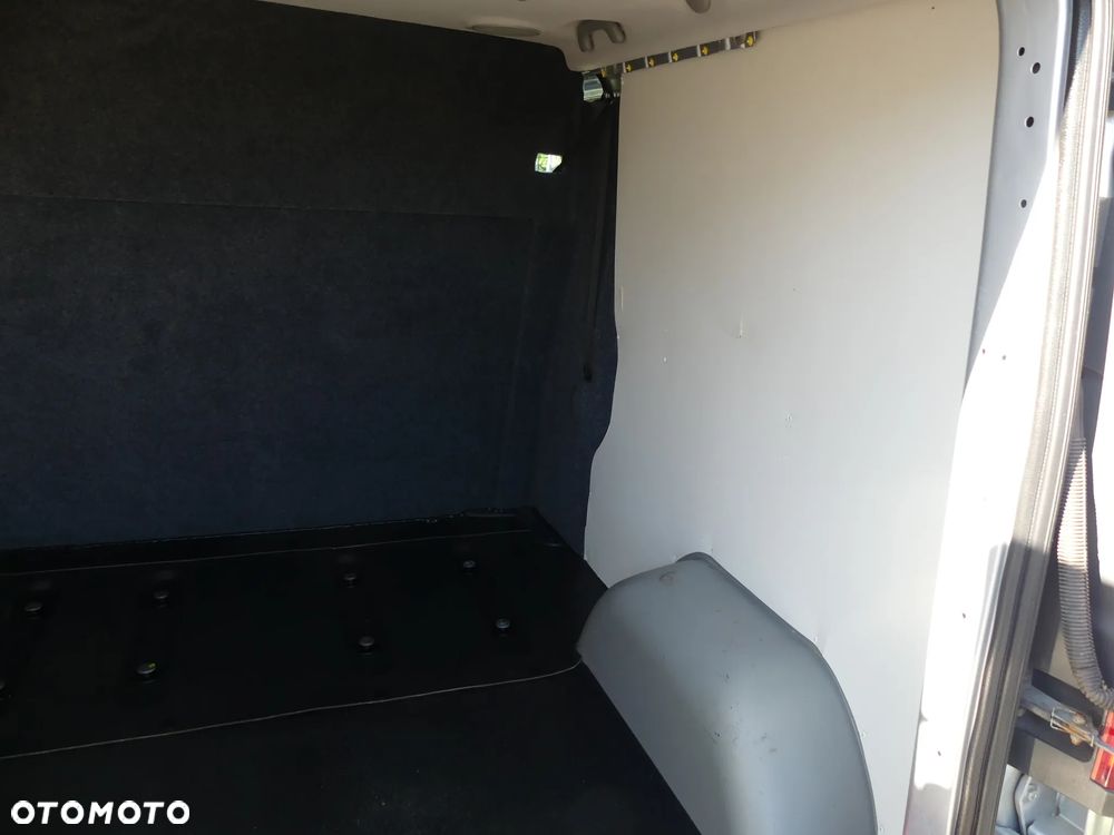 Renault Trafic - 25