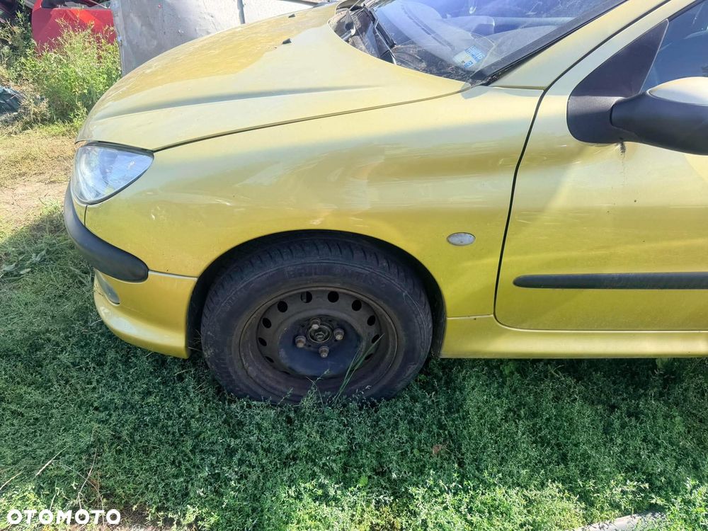 części BŁOTNIK przód prawy lewy Peugeot 206 hatchback 3 drzwi 2003r. 1.4 benzyna 55kw KAW - 1
