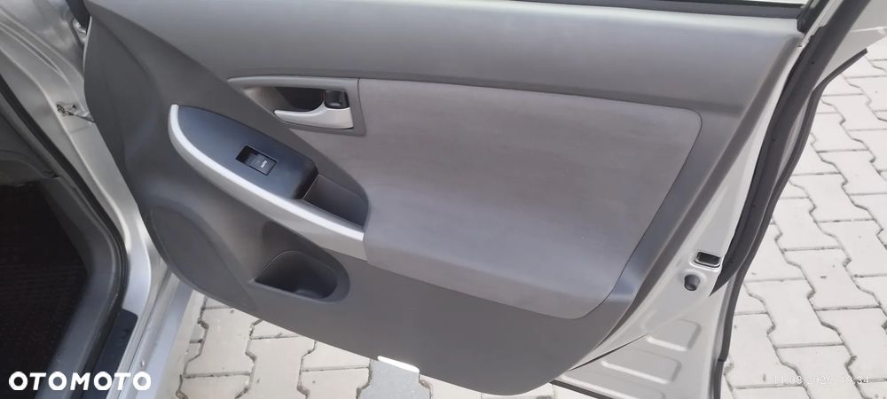Toyota Prius 1.8 HSD Prestige - 12