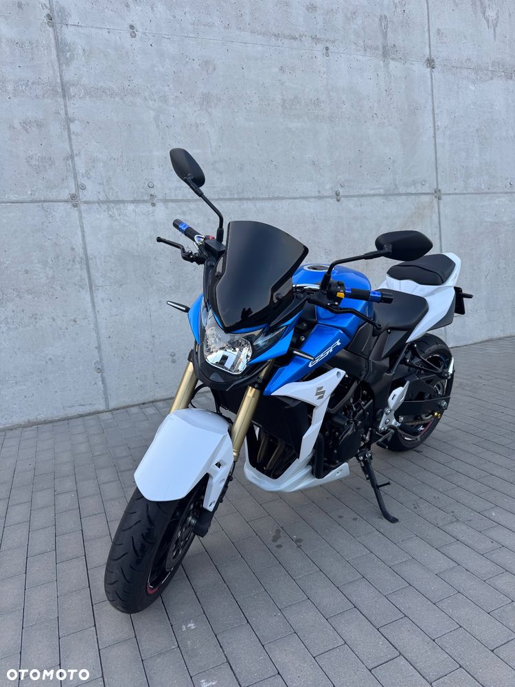 Suzuki GSR - 5