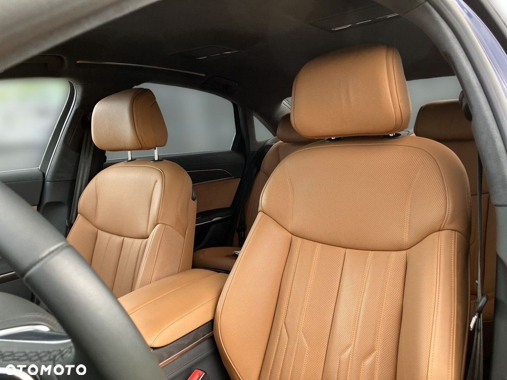 Audi A8 - 40