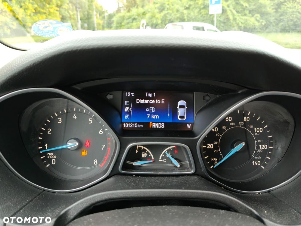 Ford Focus 2.0 16V Ghia - 11
