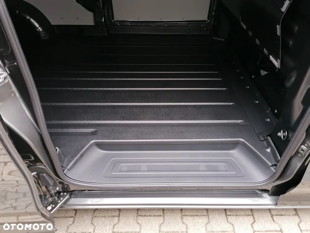 Ford CUSTOM VAN LIMITED - 13