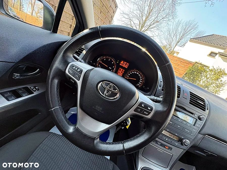 Toyota Avensis 2.0 D-4D - 29