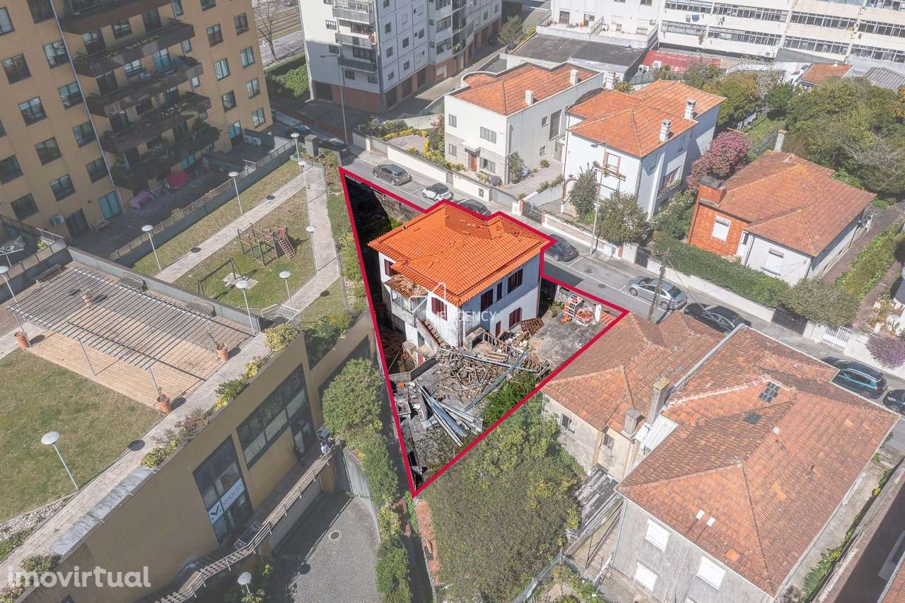 Moradia isolada para reabilitação em Gaia junto ao Corte Inglês - Grande imagem: 3/12