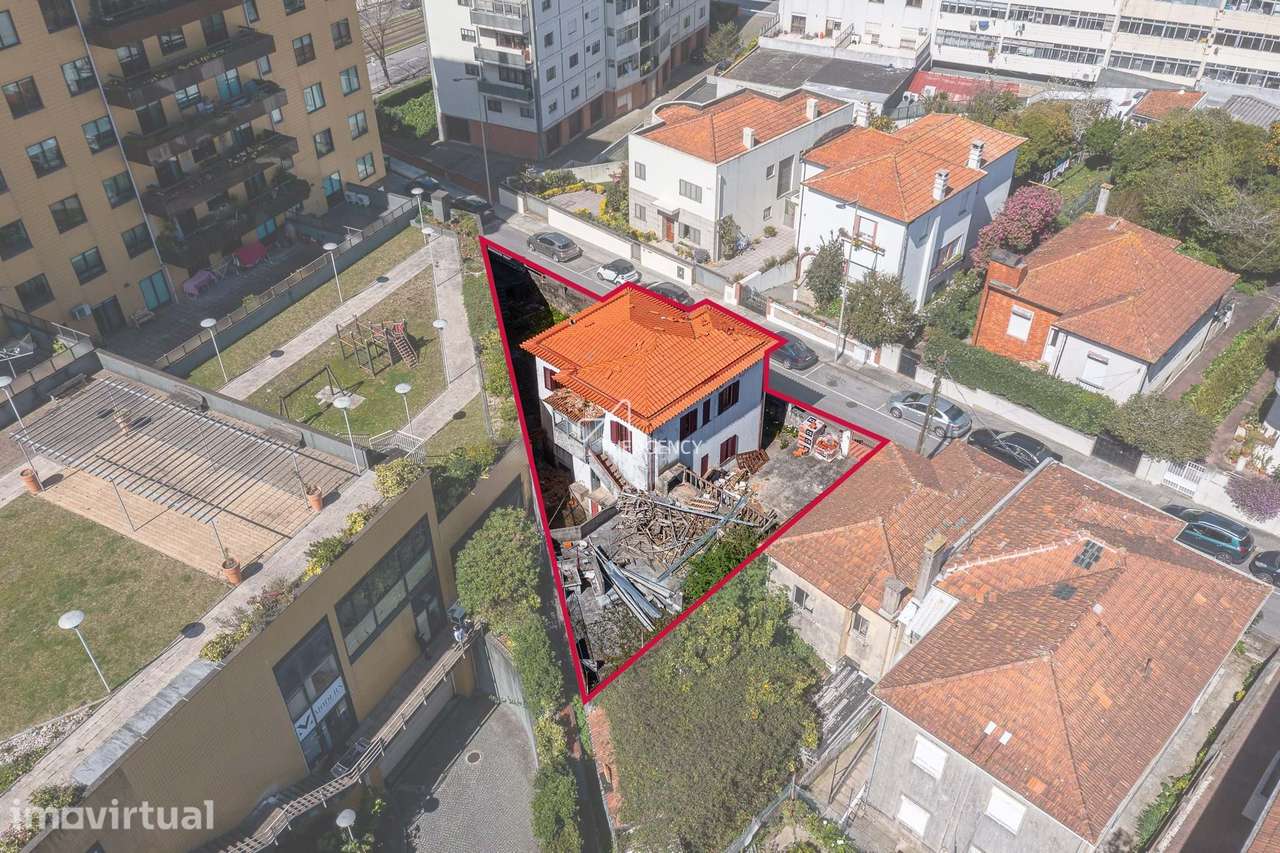 Moradia isolada para reabilitação em Gaia junto ao Corte Inglês - Grande imagem: 3/12