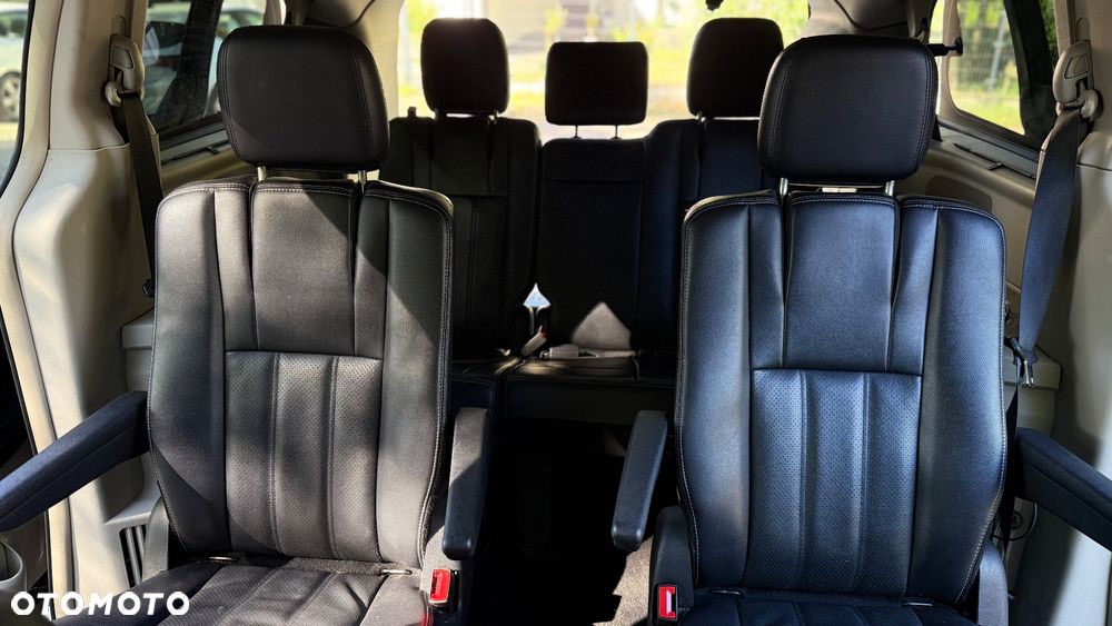 Chrysler Town & Country - 17