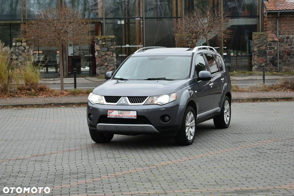 Mitsubishi Outlander - 2