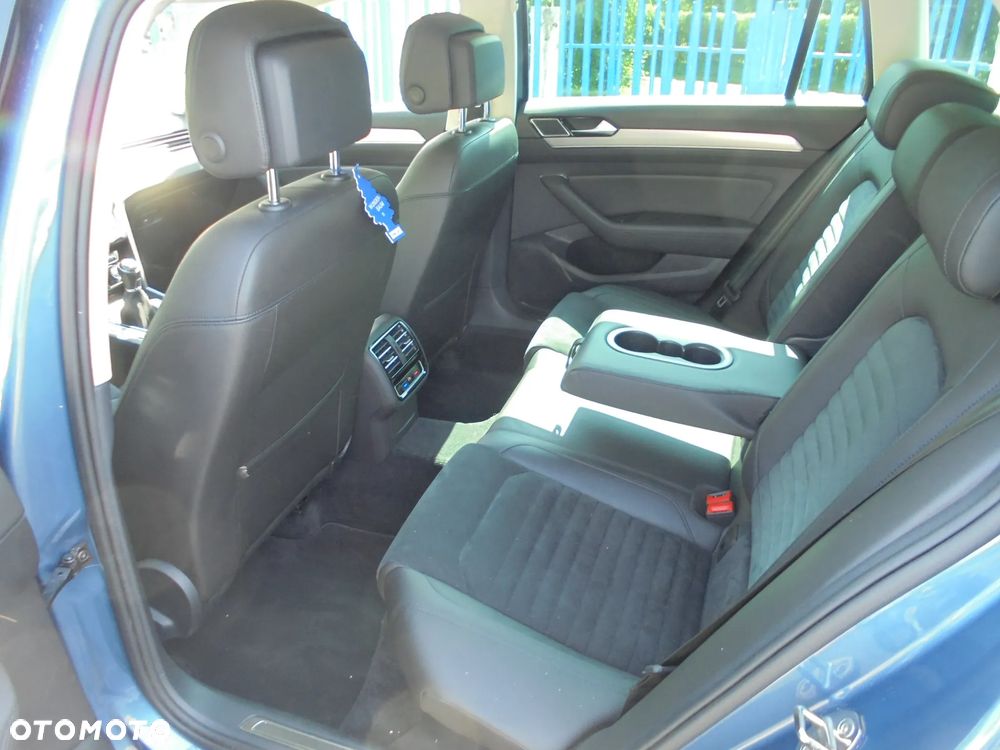 Volkswagen Passat Variant 2.0 TDI SCR BlueMotion Highline - 11