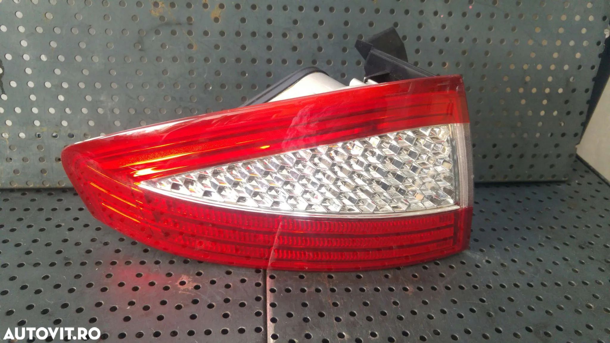 Stop tripla lampa stanga aripa ford mondeo 4 ba7 7s7113405a - 1