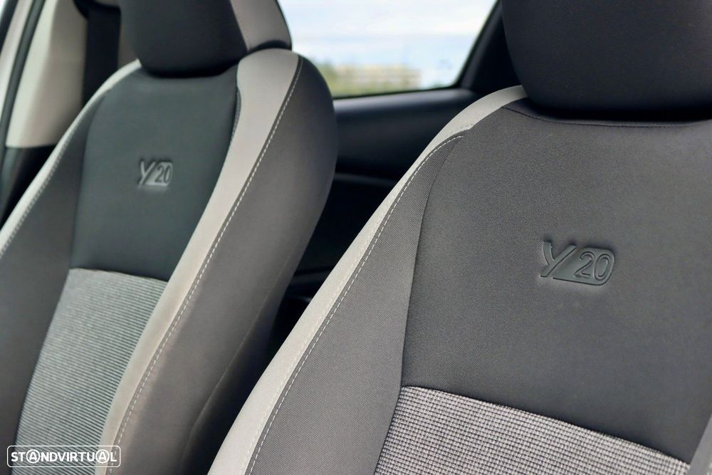 Toyota Yaris 1.5 HSD 20 Anos - 14