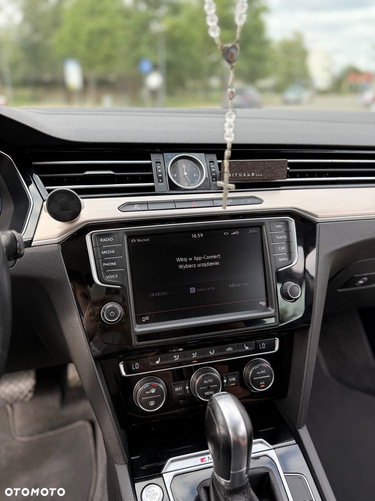 Volkswagen Passat - 16