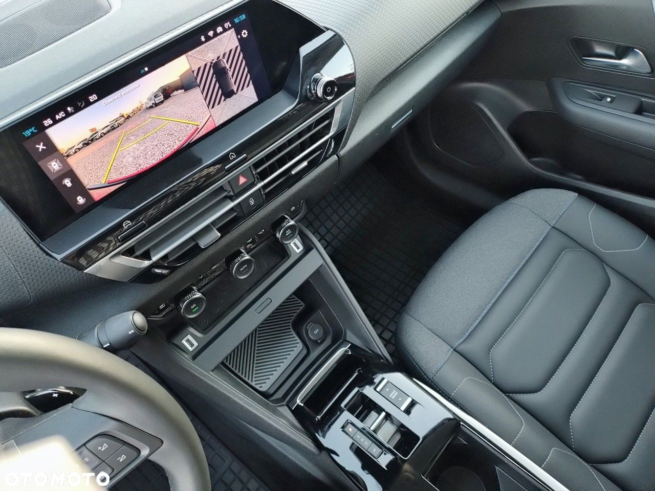 Citroën C4 1.2 PureTech Max S&S EAT8 - 17