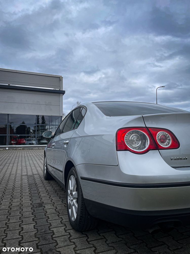 Volkswagen Passat 2.0 TDI Comfortline - 9
