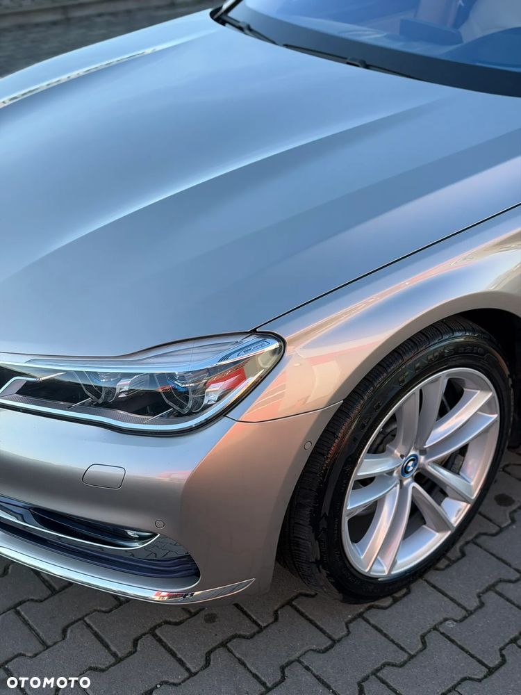 BMW Seria 7 740Li Edition Exclusive - 12