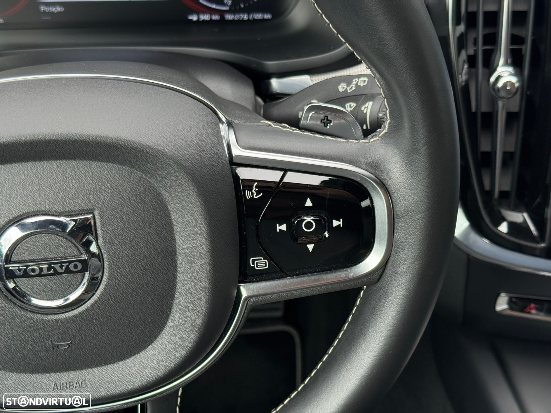 Volvo V60 2.0 D3 R-Design Geartronic - 32