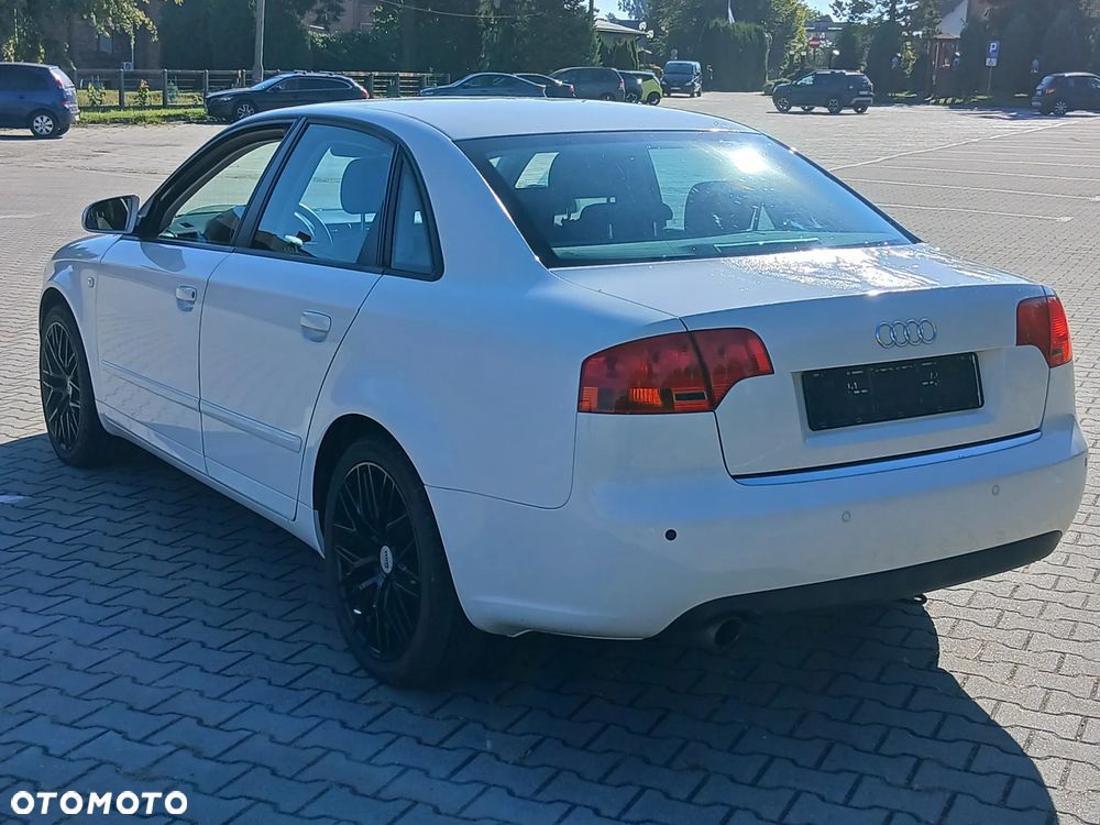 Audi A4 Limousine - 16