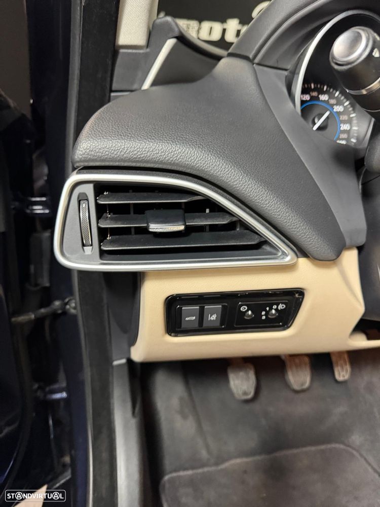Jaguar XE 2.0 D Pure - 10