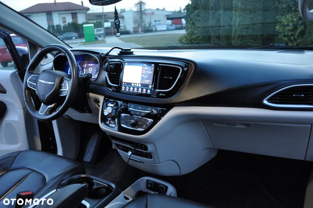 Chrysler Pacifica - 24