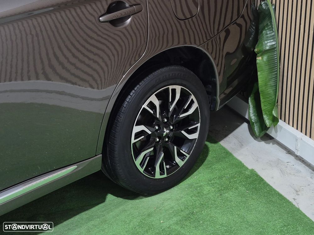 Mitsubishi Outlander 2.0 Instyle Navi - 4