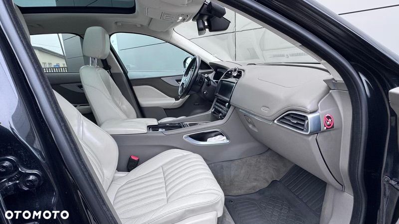 Jaguar F-Pace 30d AWD Prestige - 9