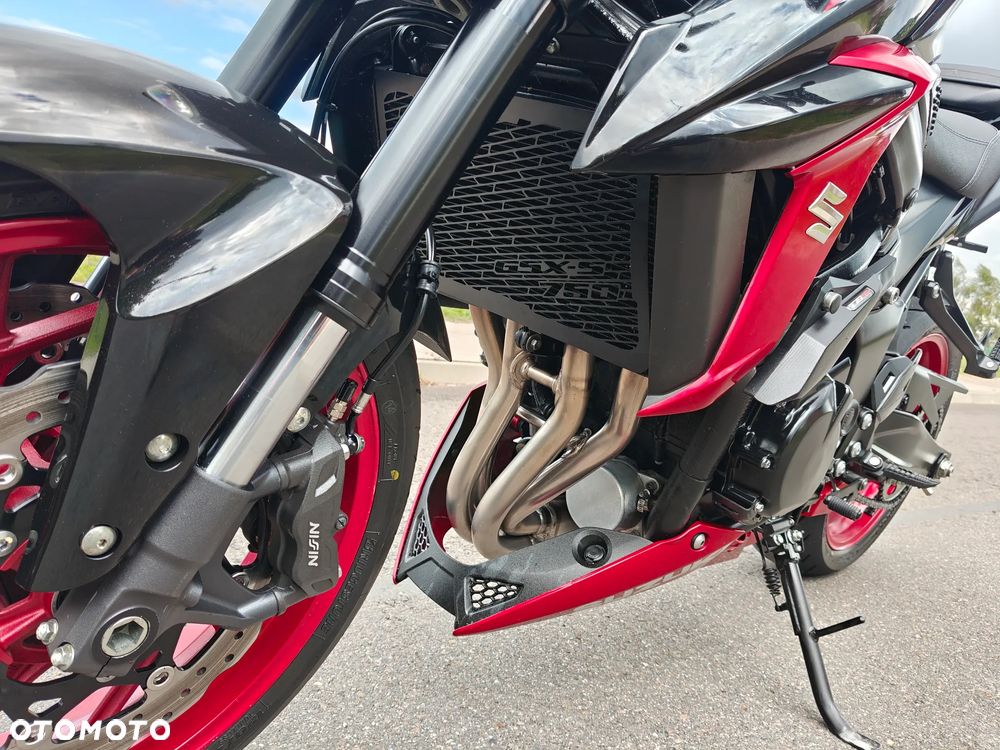 Suzuki GSX - 14