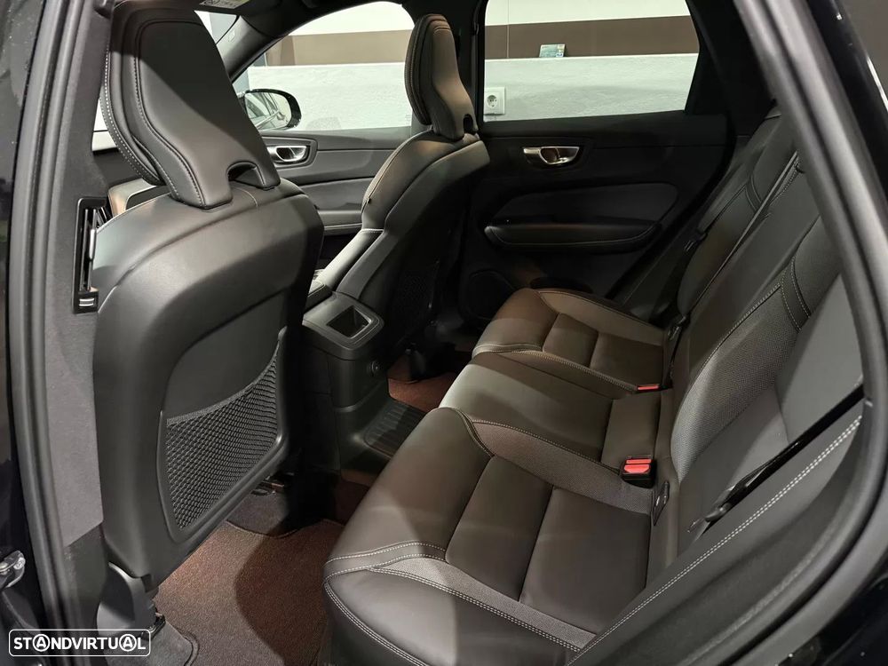 Volvo XC 60 2.0 T6 PHEV Black Edition - 25