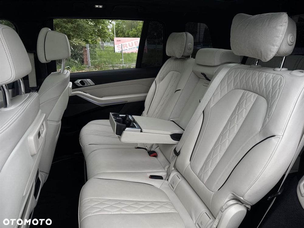 BMW X7 xDrive40d mHEV - 24