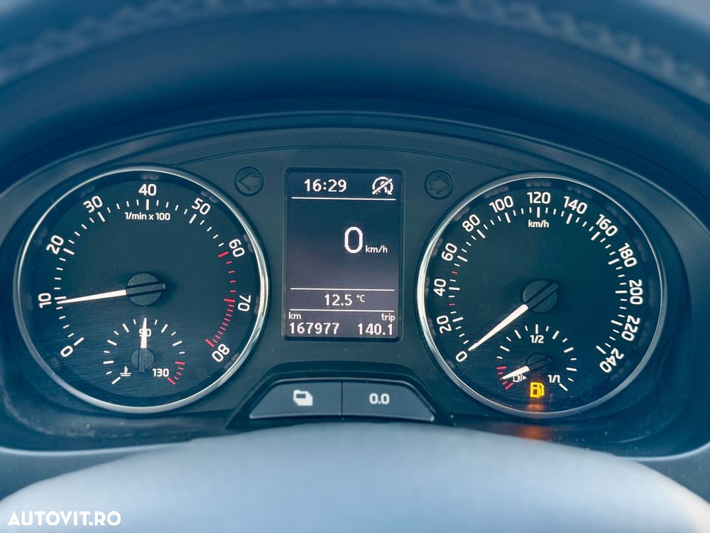 Skoda RAPID Spaceback 1.4 TSI DSG Style+ - 34