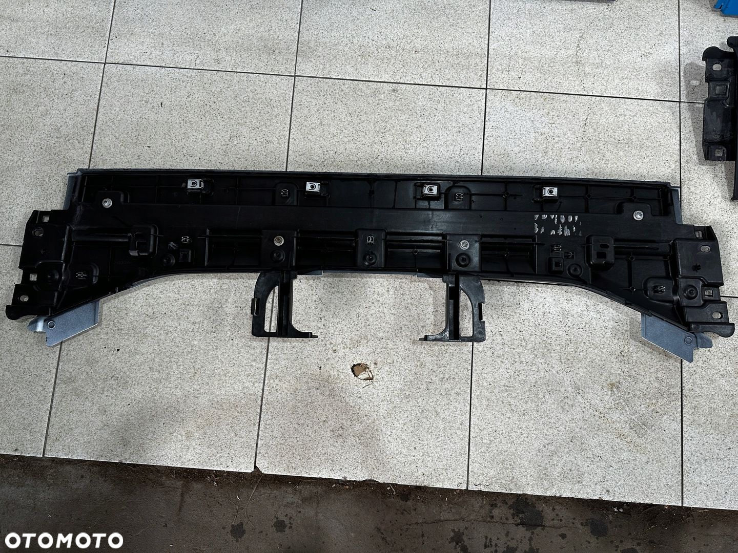 Zderzak Środkowy Stelaż Mocowanie Iveco S-Way - 3