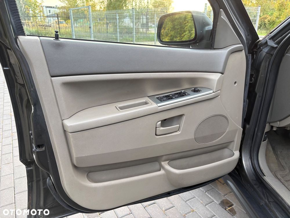 Jeep Grand Cherokee - 19