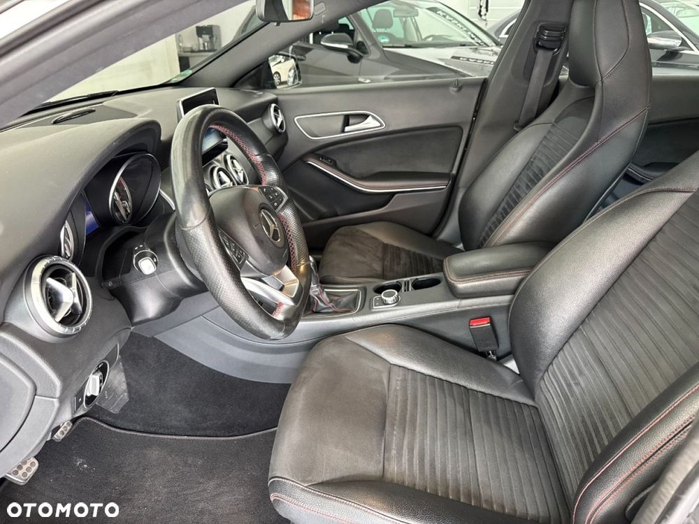 Mercedes-Benz CLA 180 AMG Line - 17