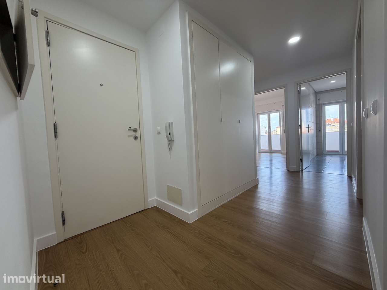 Apartamento T1, totalmente renovado, disponível de imediato - Grande imagem: 4/14