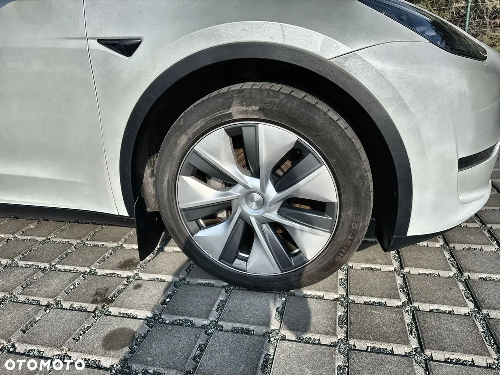 Tesla Y Long Range AWD - 17