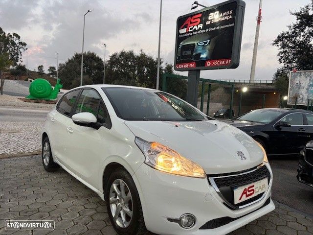 Peugeot 208 1.4 HDi SE Style - 1