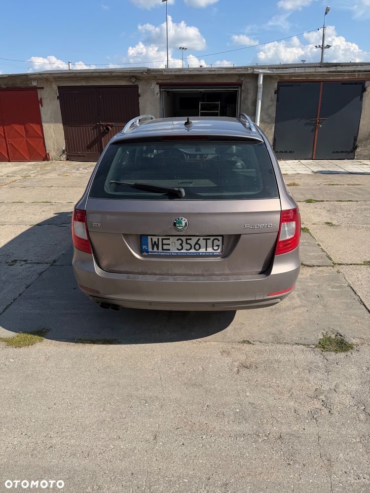 Skoda Superb 2.0 TDI Comfort DSG - 4