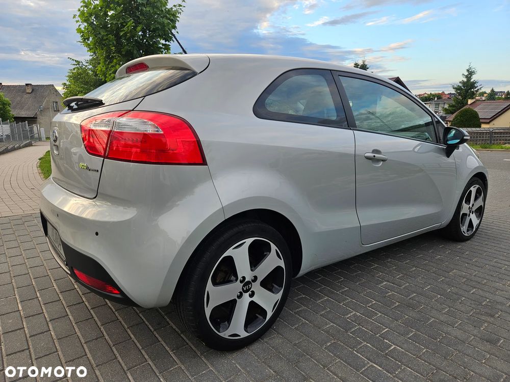 Kia Rio - 23