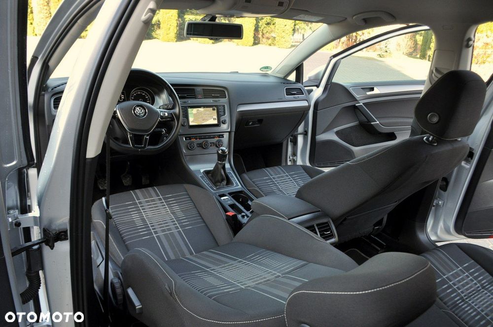 Volkswagen Golf - 28