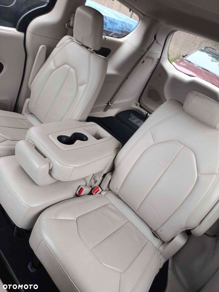 Chrysler Pacifica - 28
