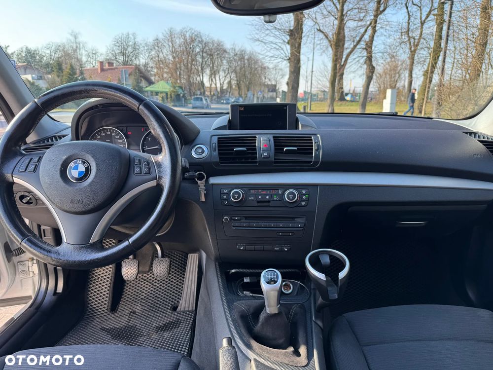 BMW Seria 1 118i Edition Sport - 9