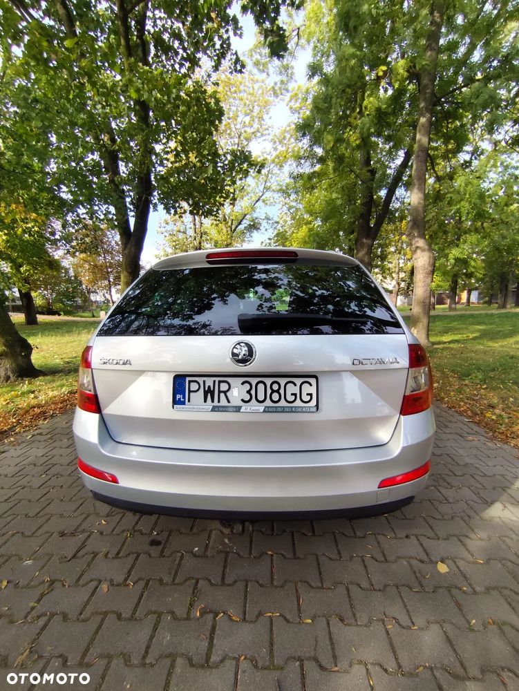 Skoda Octavia 1.6 TDI Elegance DSG - 2