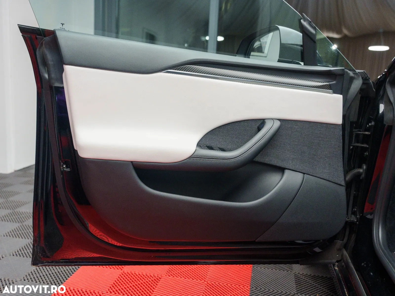 Tesla Model S Plaid - 24