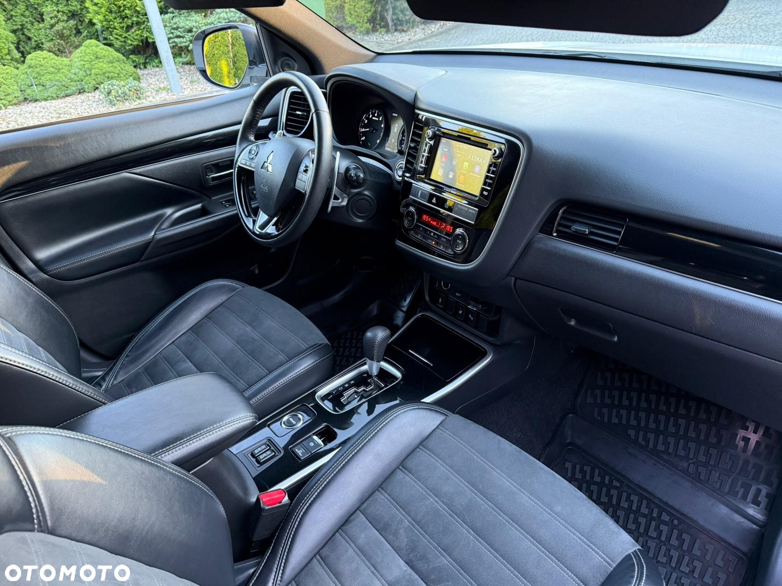 Mitsubishi Outlander 2.0 Instyle Navi 4WD CVT - 23