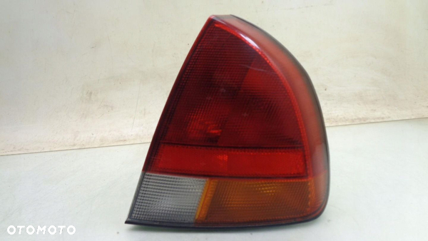 LAMPA PRAWY TYŁ MITSUBISHI CARISMA 99R