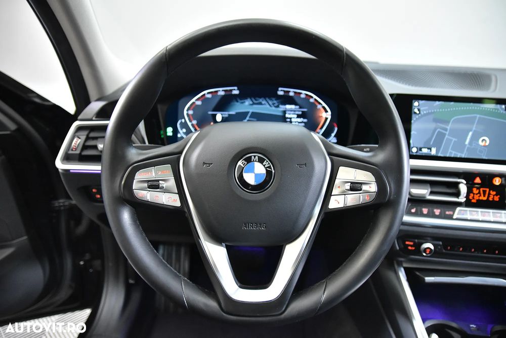 BMW Seria 3 330i xDrive AT - 16
