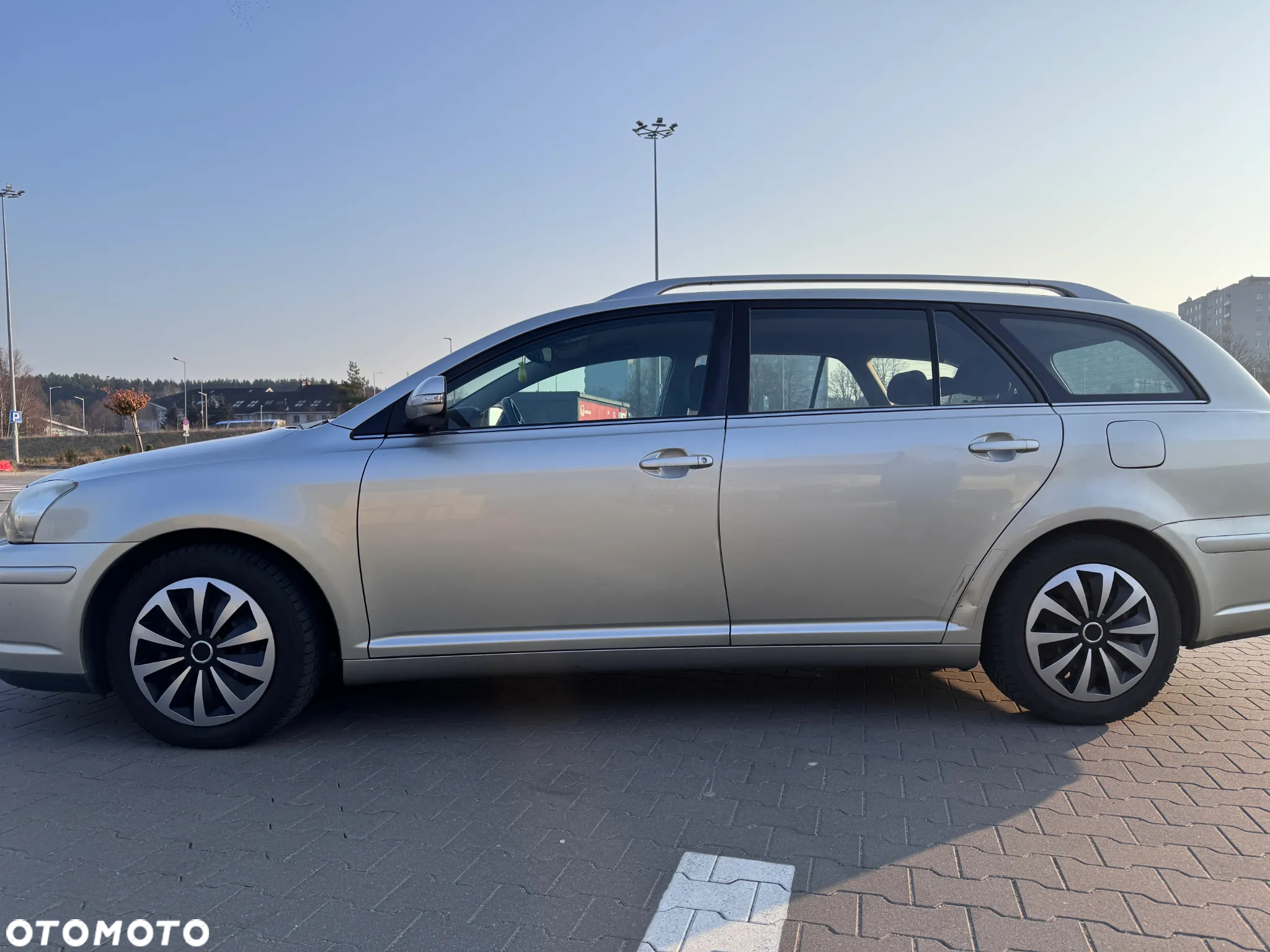 Toyota Avensis - 2