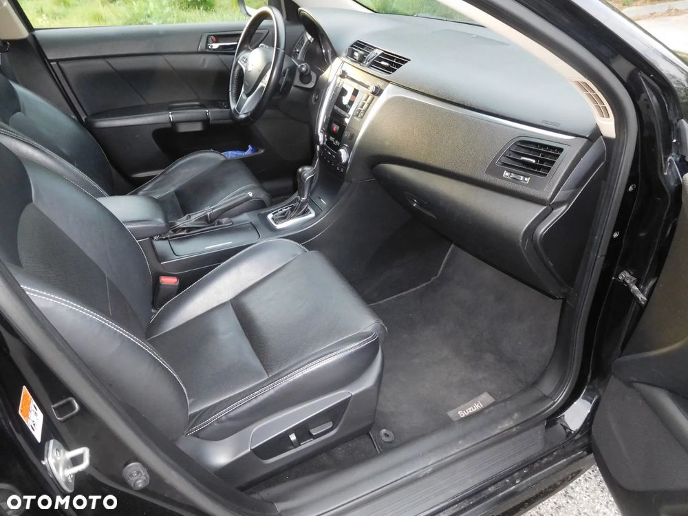 Suzuki Kizashi 2.4 Sport 4WD CVT - 8
