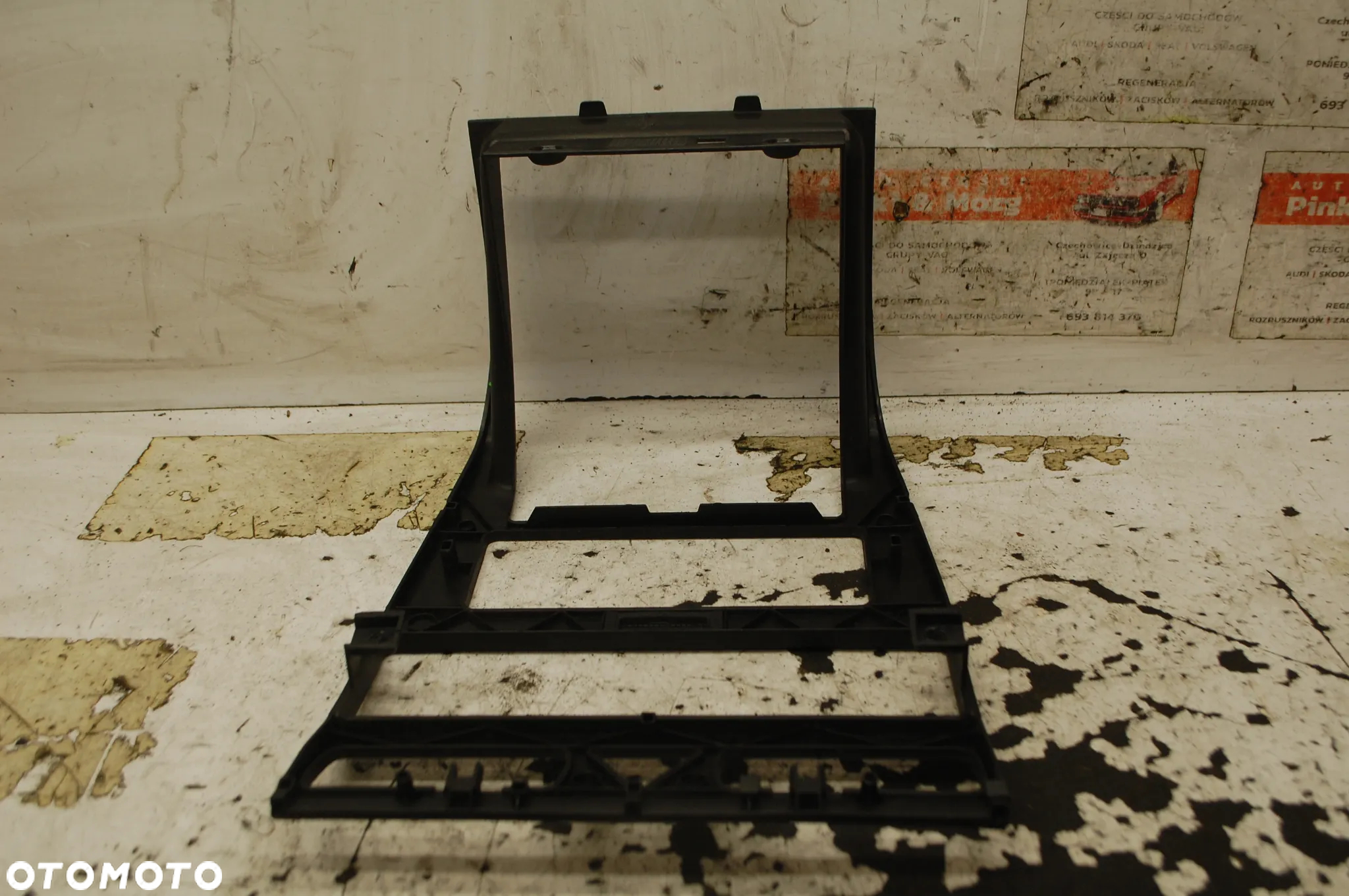 RAMKA OBUDOWA KONSOLI RADIA 8L0863263A AUDI A3 8L - 9