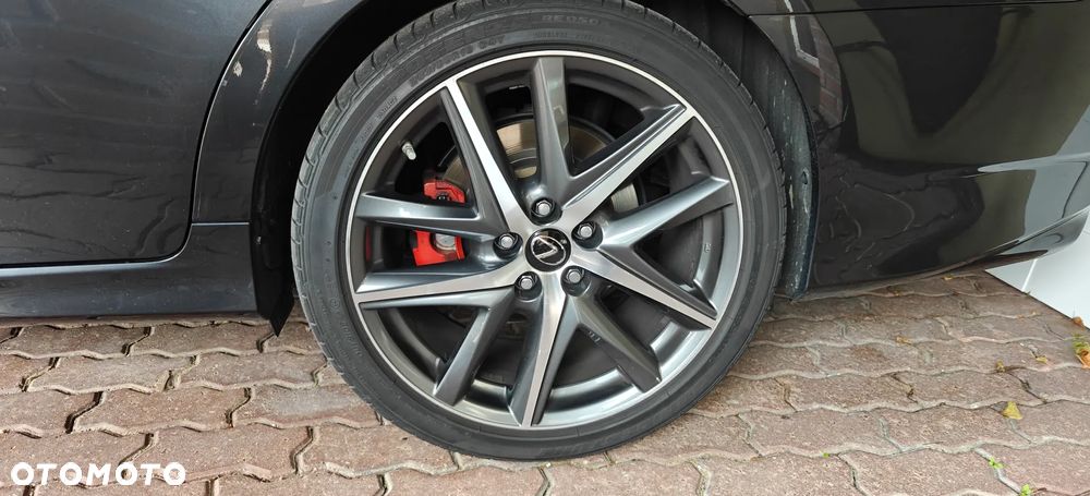 Lexus GS 200t / 300 F Sport - 17