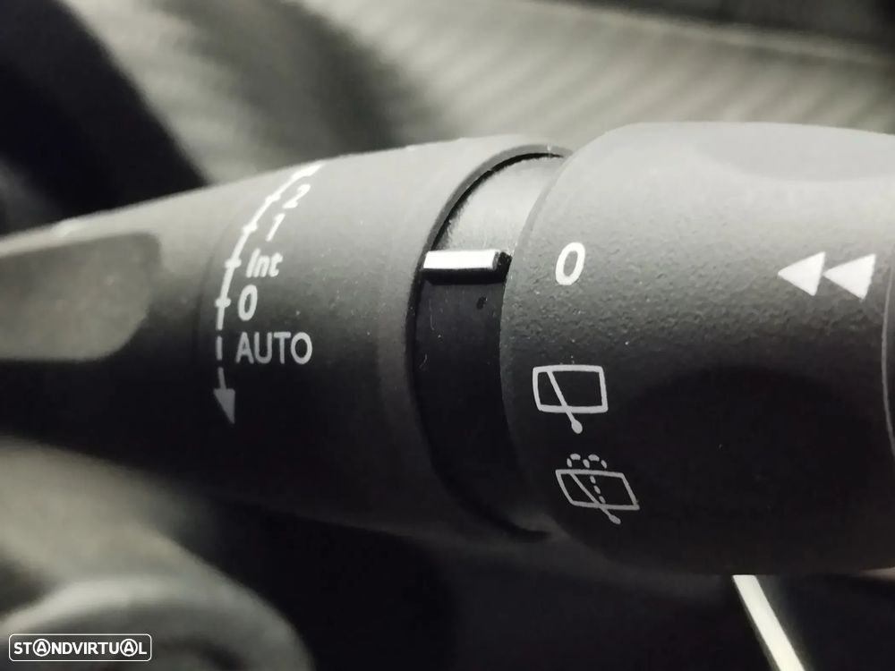 Peugeot 2008 1.2 Hybrid Allure e-DCS6 - 24
